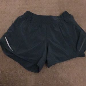 NWOT Lululemon hotty hot short 4”